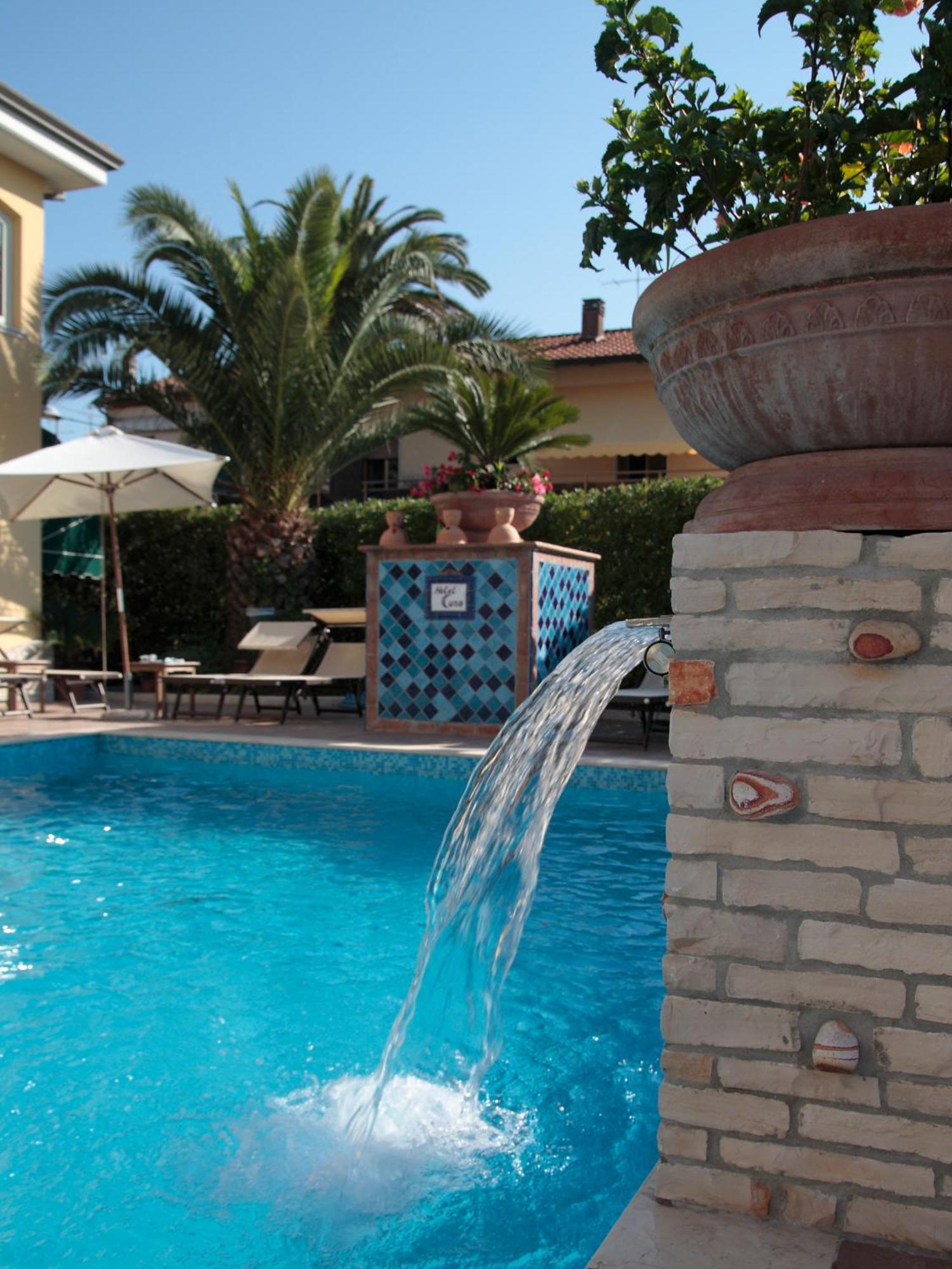 Hotel Luna Marina di Massa Exterior photo